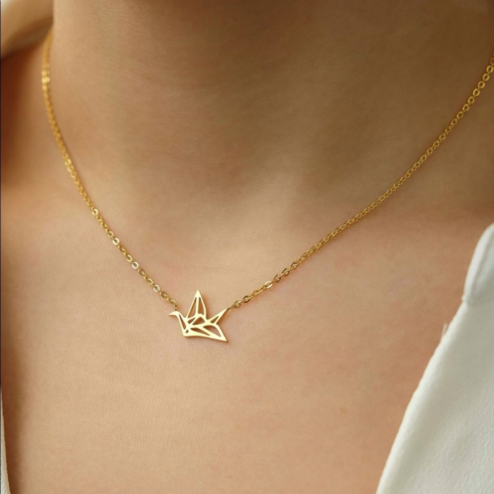 Paper Bird Dainty Necklace | Gold plated Stainless steel - Picture 5 of 5